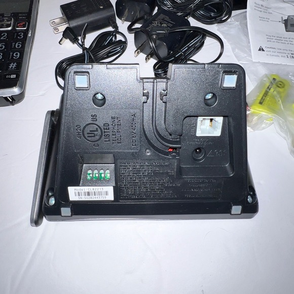 AT&T CL82213‎ Cordless Phone System & Handsets LOT FOR PARTS - Picture 9 of 11
